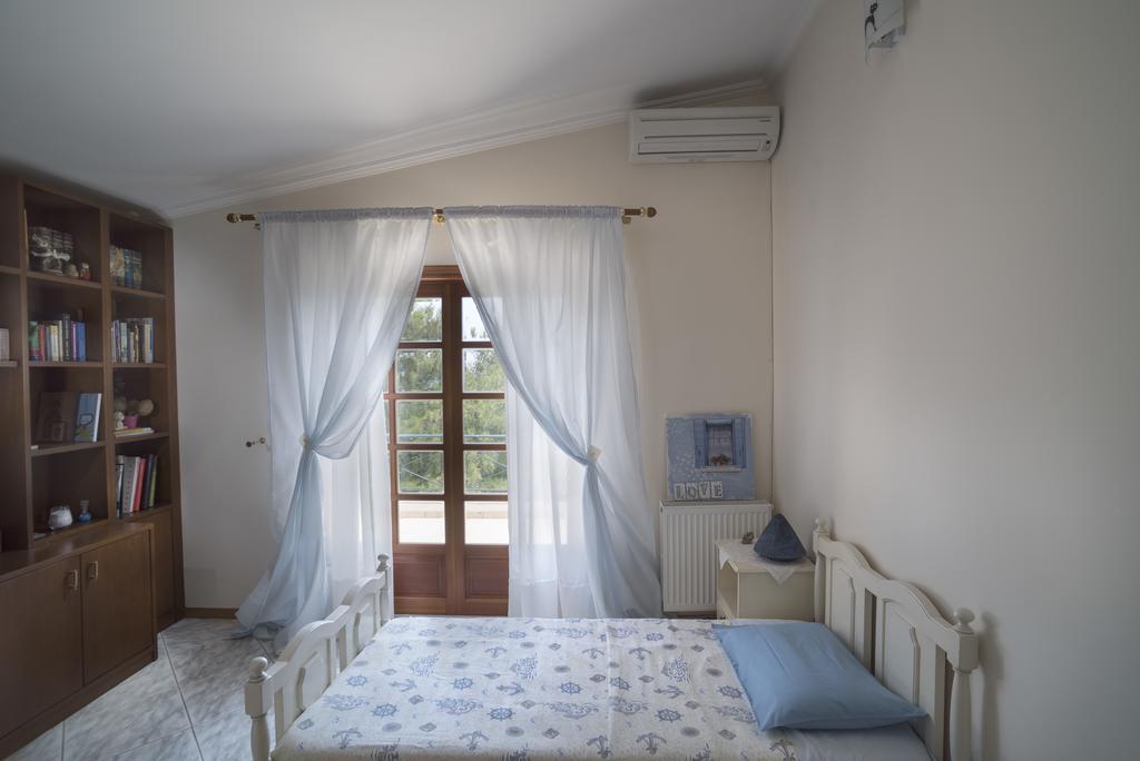 Villa Corina Near The Airport Kouvaras Экстерьер фото