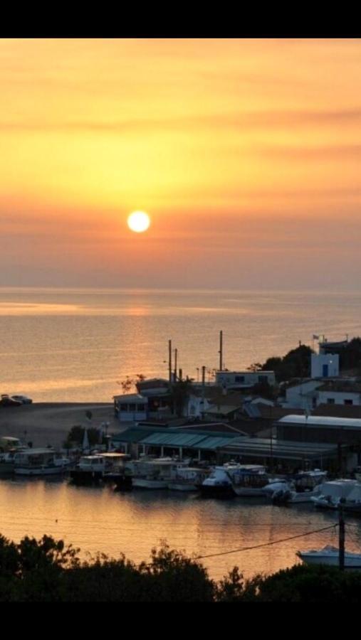 Villa Corina Near The Airport Kouvaras Экстерьер фото